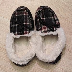 Well Worn Women's Moccasin Slippers